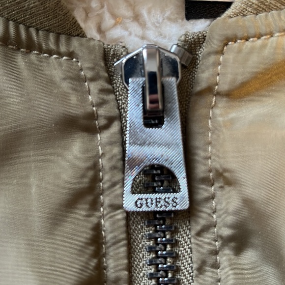 Men’s LARGE. Guess bomber jacket. Unique piece picked up in the USA. - Picture 4 of 6